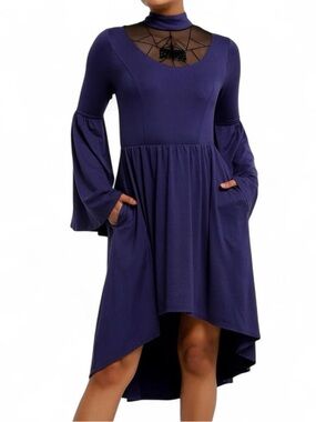 Her Universe Disney Snow White Evil
Queen Hi-Low Bell Sleeve Dress Size S